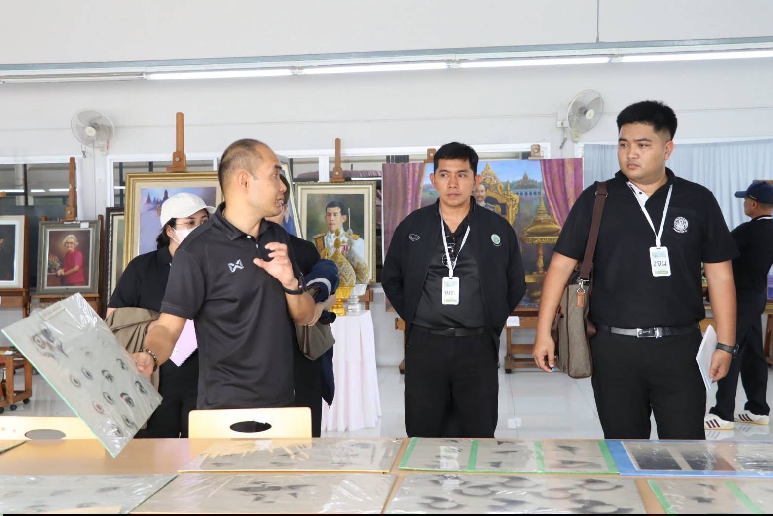 title - นางสาวสิริมา แจ้งกระจ่าง ผู้อำนวยการศูนย์ส่งเสริมและพัฒนาอาชีพเสริมนอกภาคการเกษตร ให้การต้อนรับบุคลากรในโครงการฝึกอบรมเชิงปฏิบัติการ หลักสูตรนักบริหารการชลประทานระดับต้น รุ่นที่ 30 ณ ศูนย์ส่งเสริมและพัฒนาอาชีพเสริมนอกภาคการเกษตร (ศูนย์ศิลปาชีพ บางไทรฯ (เดิม))